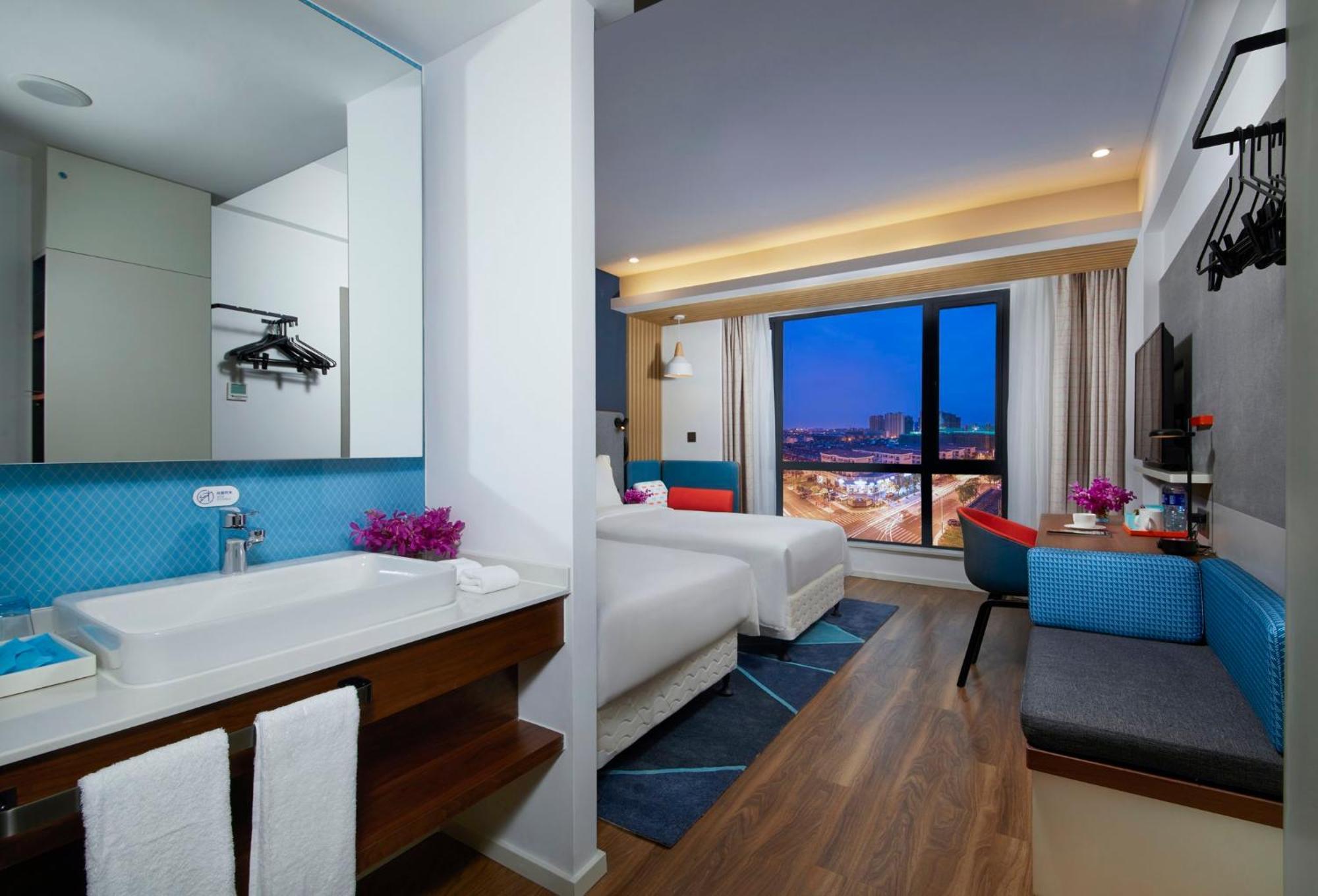 Holiday Inn Express Zhangjiagang East By Ihg Exterior photo